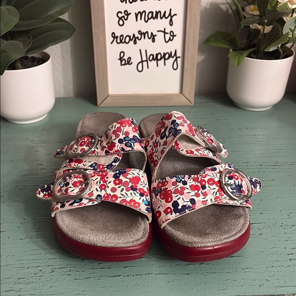 Alegria Floral  Sandals - Red and White SZ 39  box 146